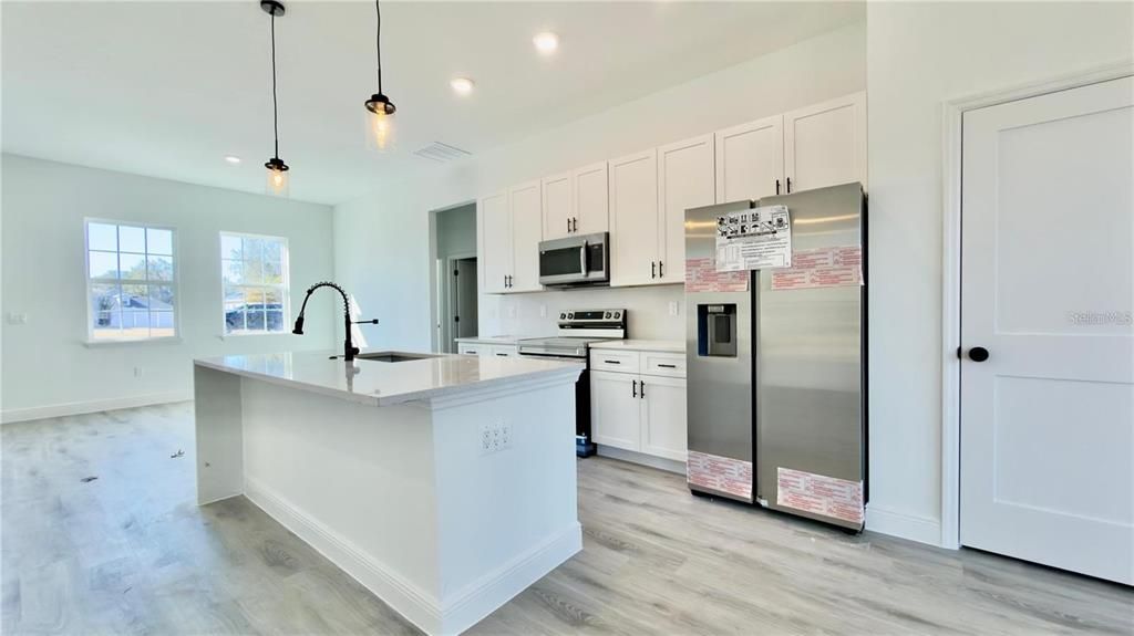 For Rent: $2,600 (3 beds, 3 baths, 1896 Square Feet)