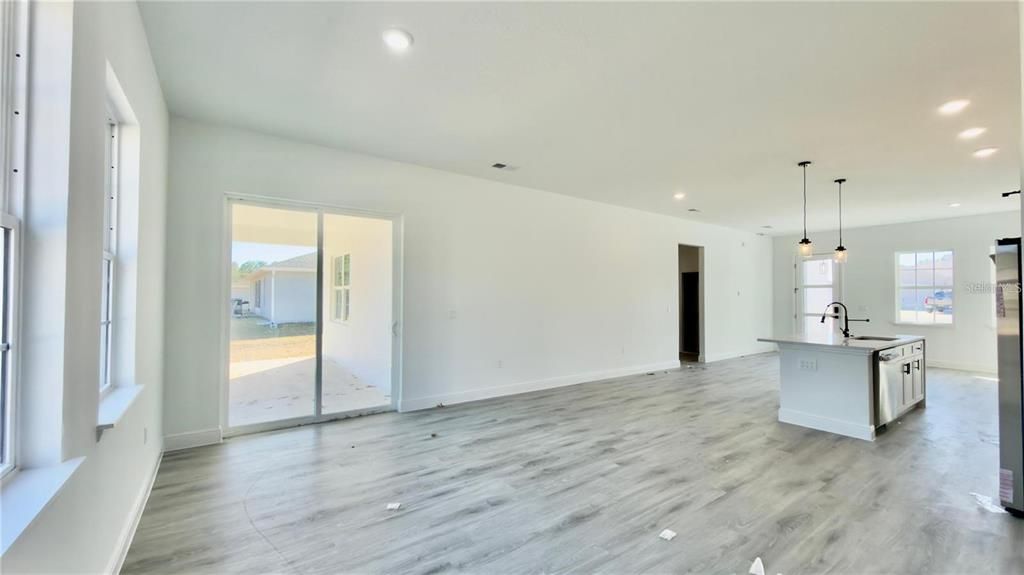 For Rent: $2,600 (3 beds, 3 baths, 1896 Square Feet)