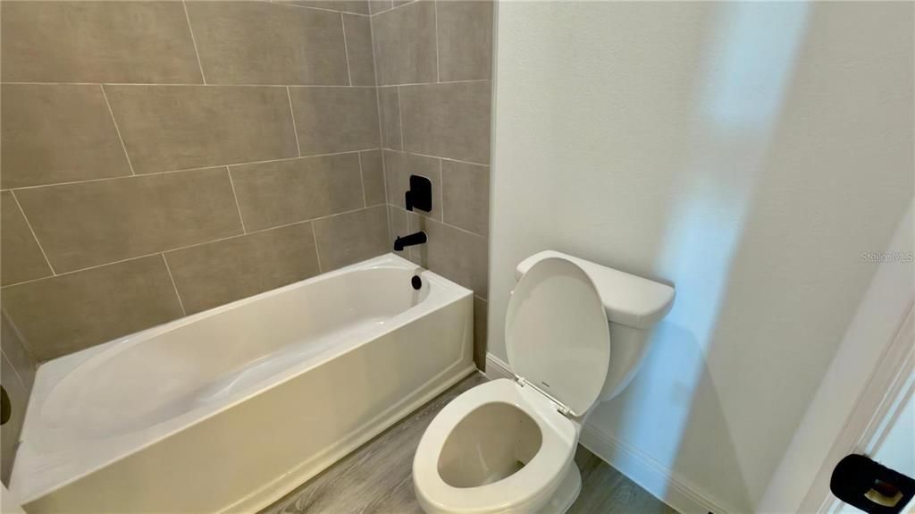 For Rent: $2,600 (3 beds, 3 baths, 1896 Square Feet)