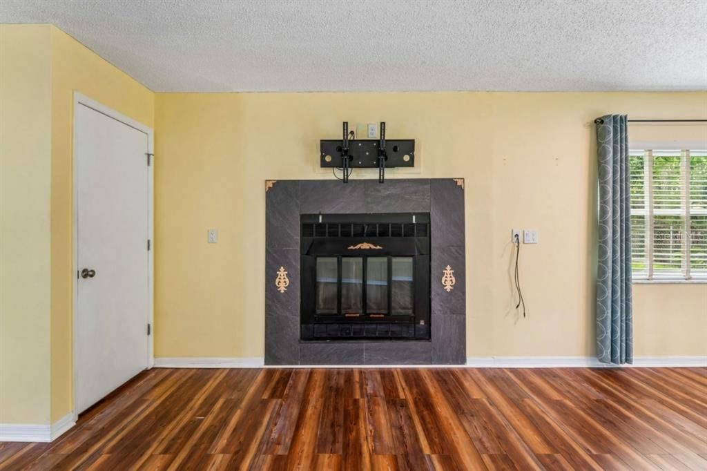 For Sale: $189,000 (2 beds, 2 baths, 1796 Square Feet)
