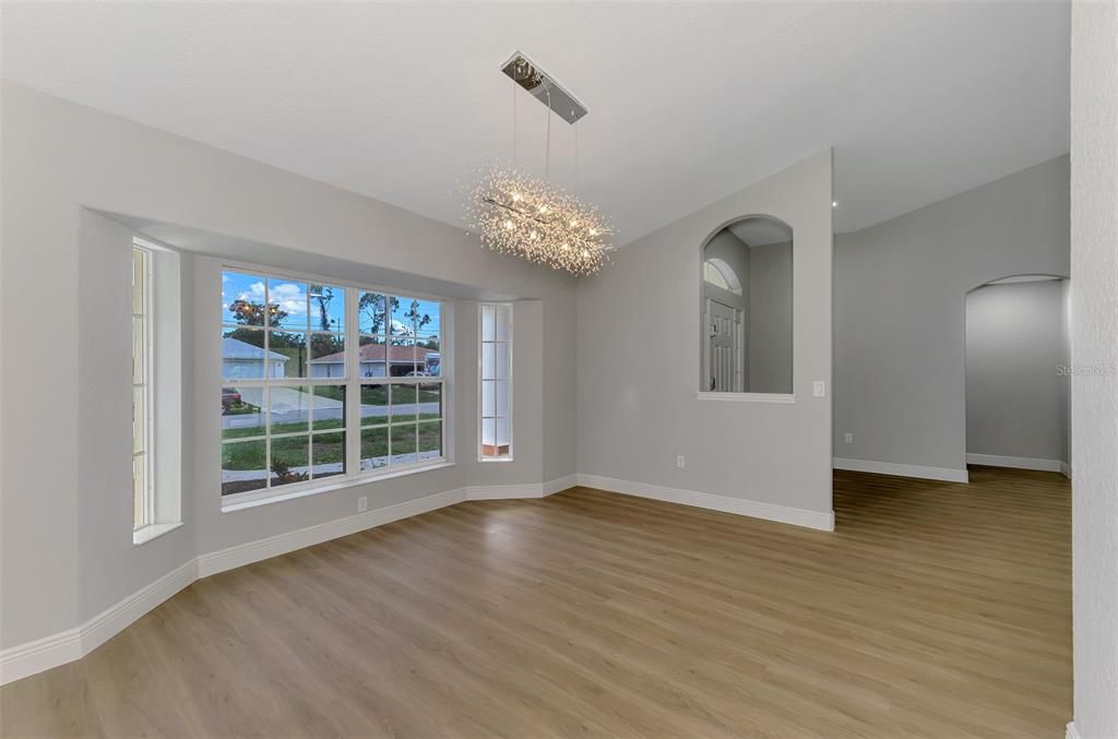 На продажу: $425,000 (5 спален, 2 ванн, 2387 Квадратных фут)