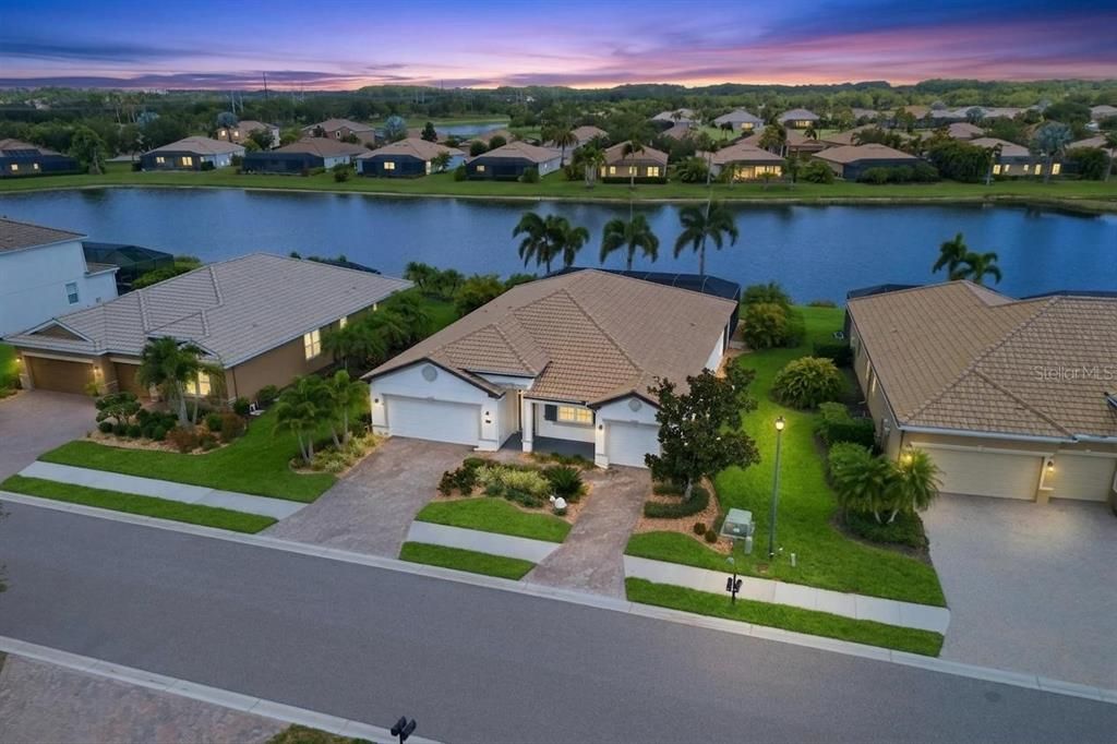 Active With Contract: $890,000 (4 beds, 3 baths, 2402 Square Feet)