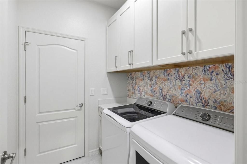 Active With Contract: $890,000 (4 beds, 3 baths, 2402 Square Feet)