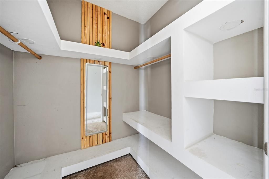 For Sale: $300,000 (3 beds, 2 baths, 1690 Square Feet)