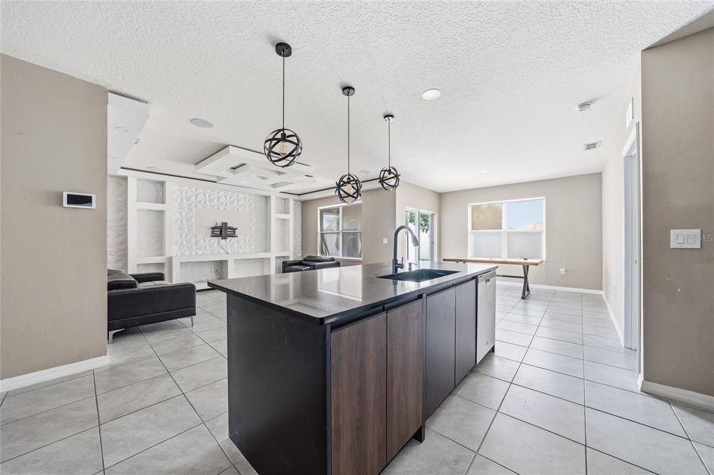 For Sale: $300,000 (3 beds, 2 baths, 1690 Square Feet)
