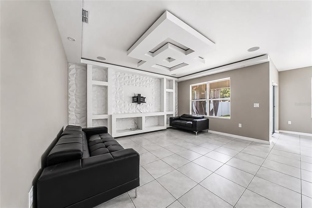 For Sale: $300,000 (3 beds, 2 baths, 1690 Square Feet)