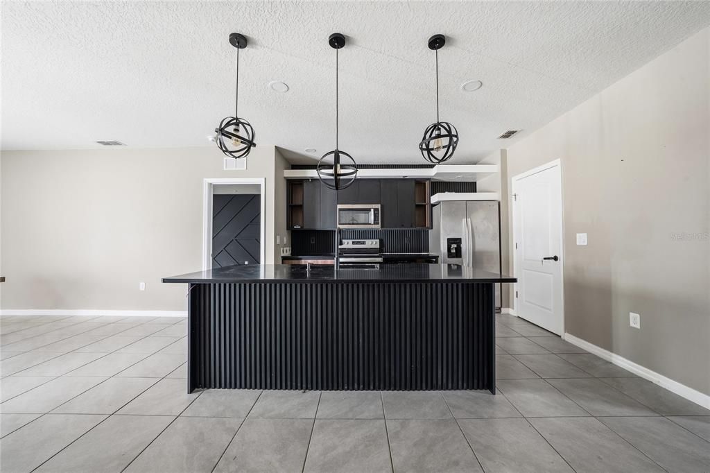 For Sale: $300,000 (3 beds, 2 baths, 1690 Square Feet)