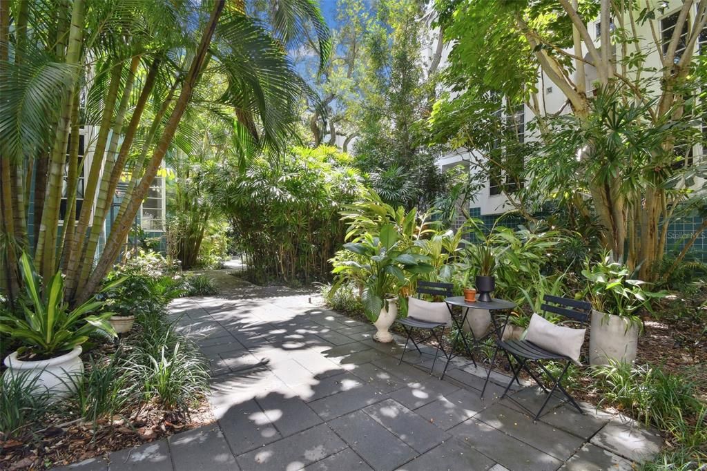 For Sale: $439,000 (2 beds, 2 baths, 1296 Square Feet)