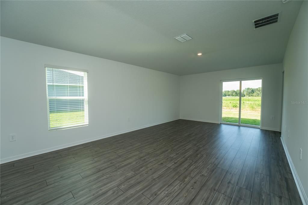 For Rent: $1,950 (3 beds, 2 baths, 1429 Square Feet)