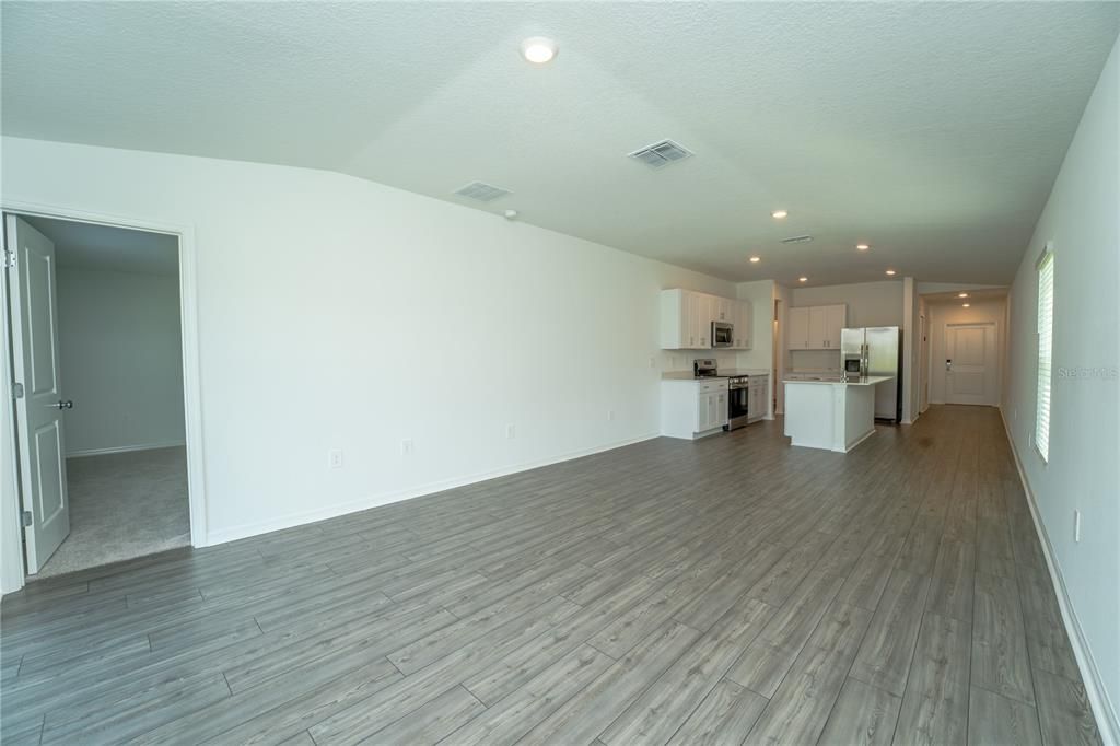 For Rent: $1,950 (3 beds, 2 baths, 1429 Square Feet)