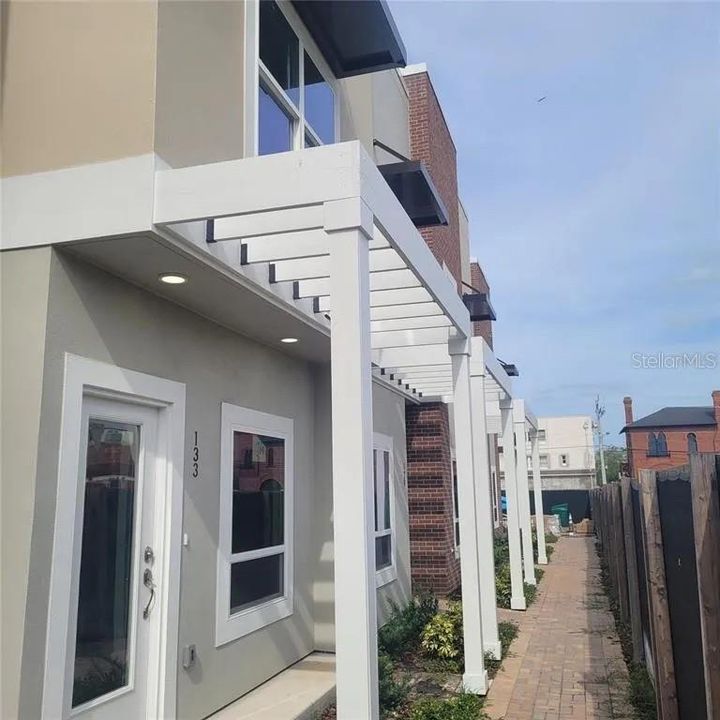 For Rent: $2,599 (3 beds, 3 baths, 1649 Square Feet)