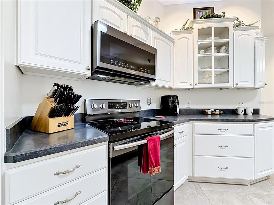 For Sale: $600,000 (3 beds, 2 baths, 1914 Square Feet)