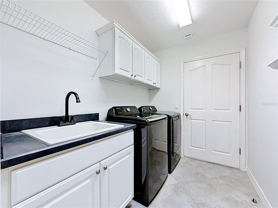 For Sale: $600,000 (3 beds, 2 baths, 1914 Square Feet)