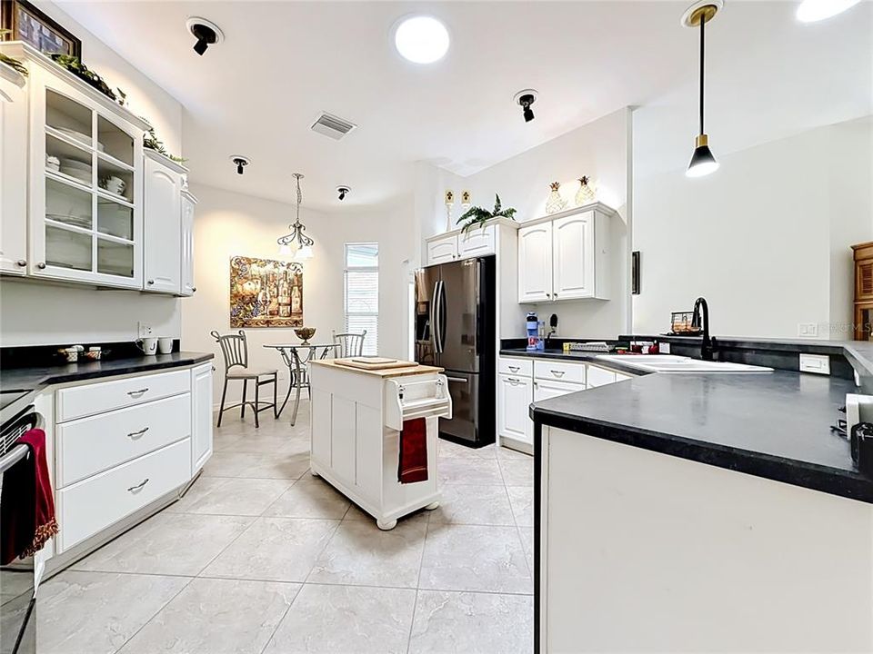 For Sale: $600,000 (3 beds, 2 baths, 1914 Square Feet)