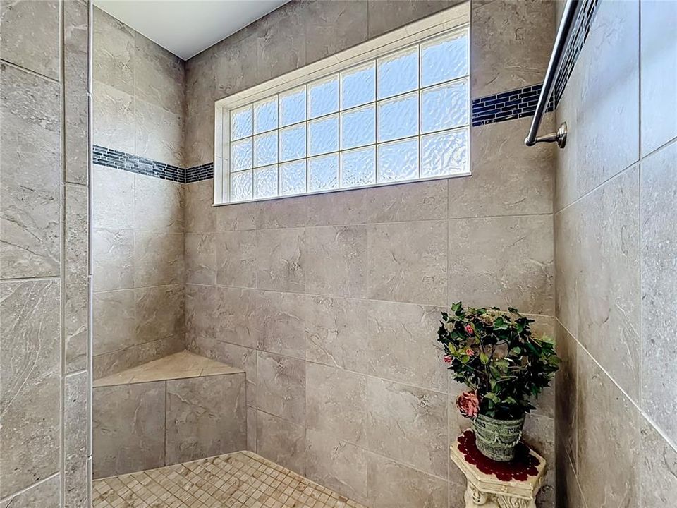 For Sale: $600,000 (3 beds, 2 baths, 1914 Square Feet)