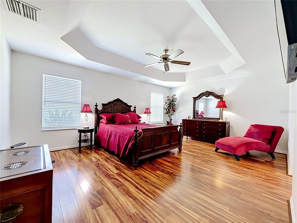For Sale: $600,000 (3 beds, 2 baths, 1914 Square Feet)