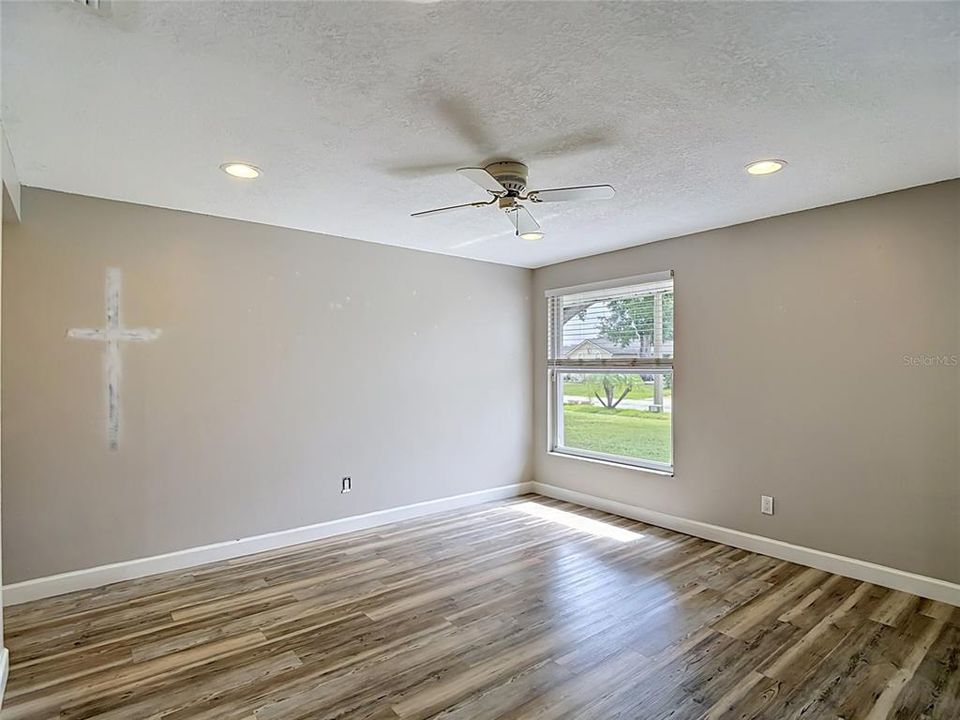 For Sale: $462,000 (4 beds, 2 baths, 1751 Square Feet)