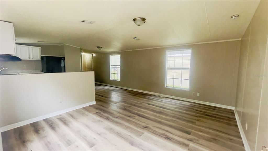 For Sale: $135,000 (3 beds, 2 baths, 1056 Square Feet)