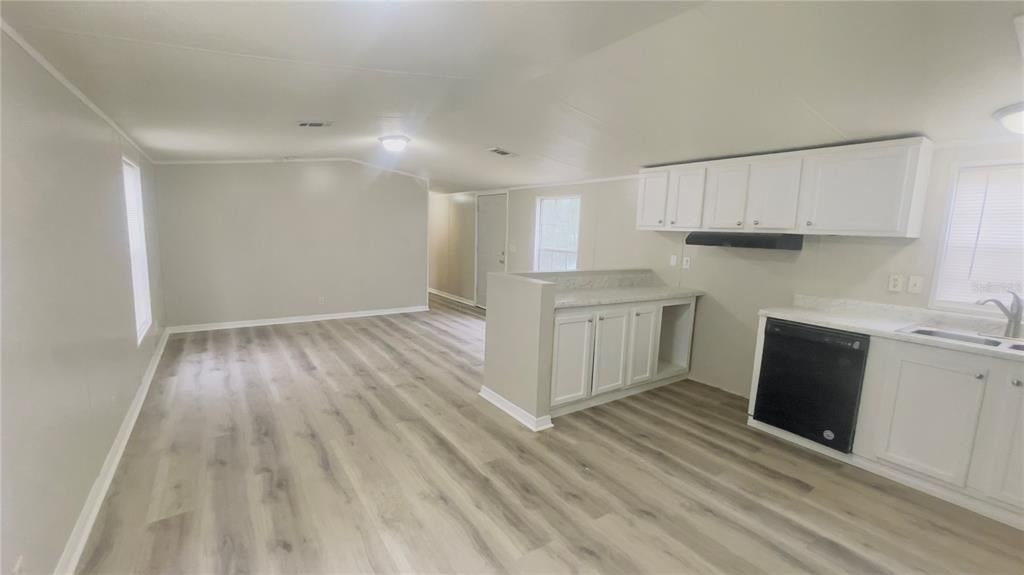 For Sale: $135,000 (3 beds, 2 baths, 1056 Square Feet)