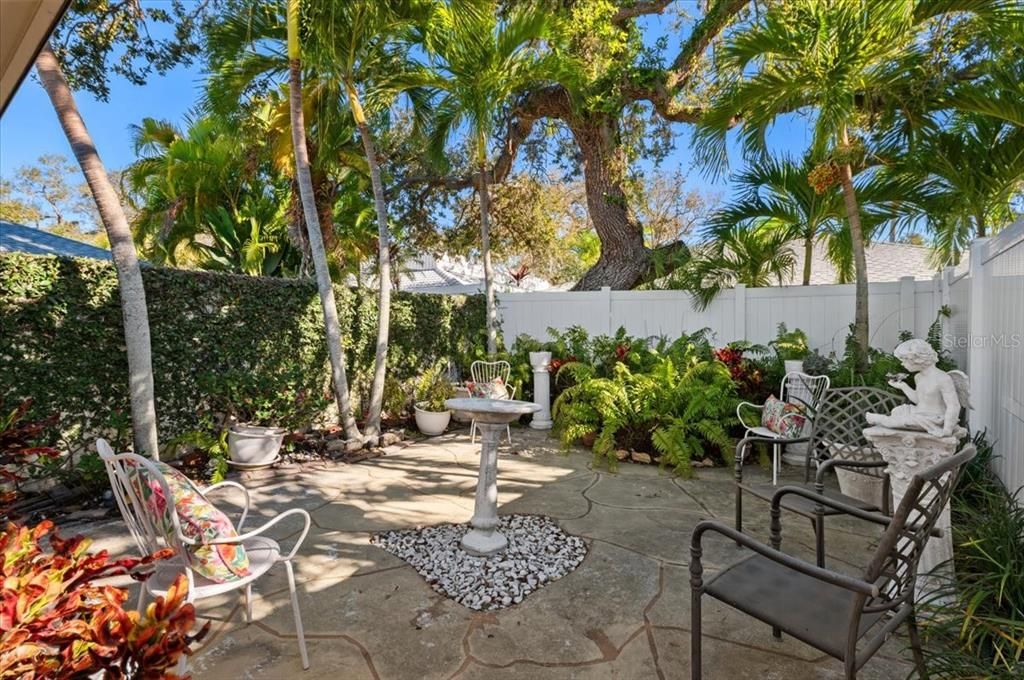 For Rent: $3,200 (2 beds, 2 baths, 1381 Square Feet)