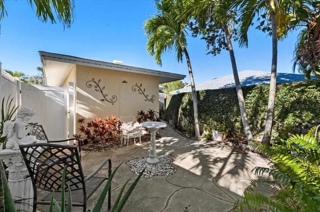 For Rent: $3,200 (2 beds, 2 baths, 1381 Square Feet)
