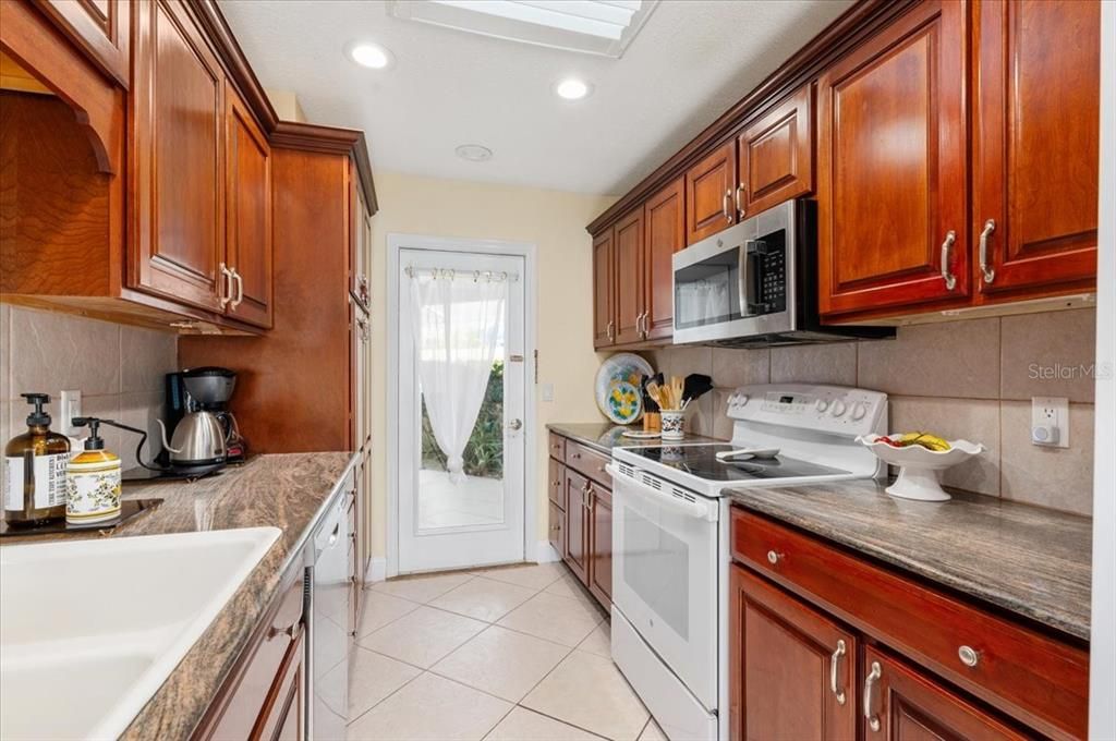 For Rent: $3,200 (2 beds, 2 baths, 1381 Square Feet)
