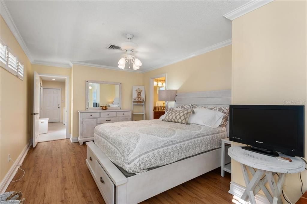 For Rent: $3,200 (2 beds, 2 baths, 1381 Square Feet)