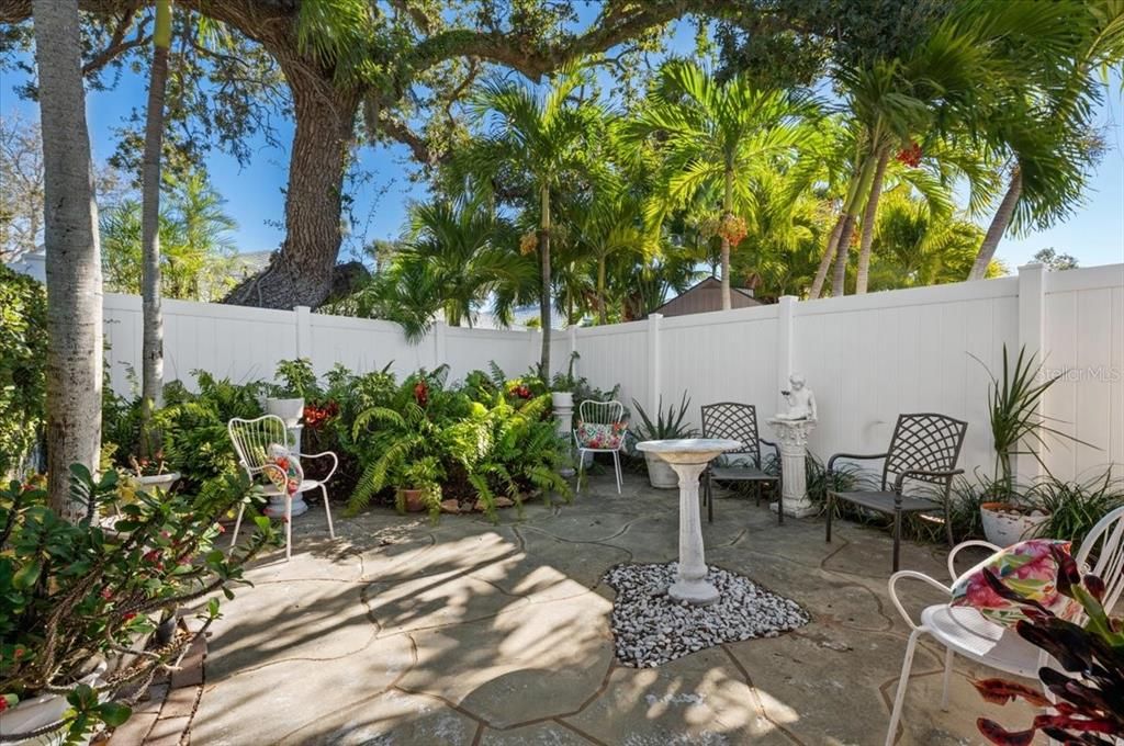 For Rent: $3,200 (2 beds, 2 baths, 1381 Square Feet)