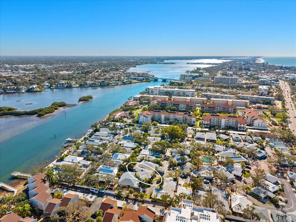 For Rent: $3,200 (2 beds, 2 baths, 1381 Square Feet)