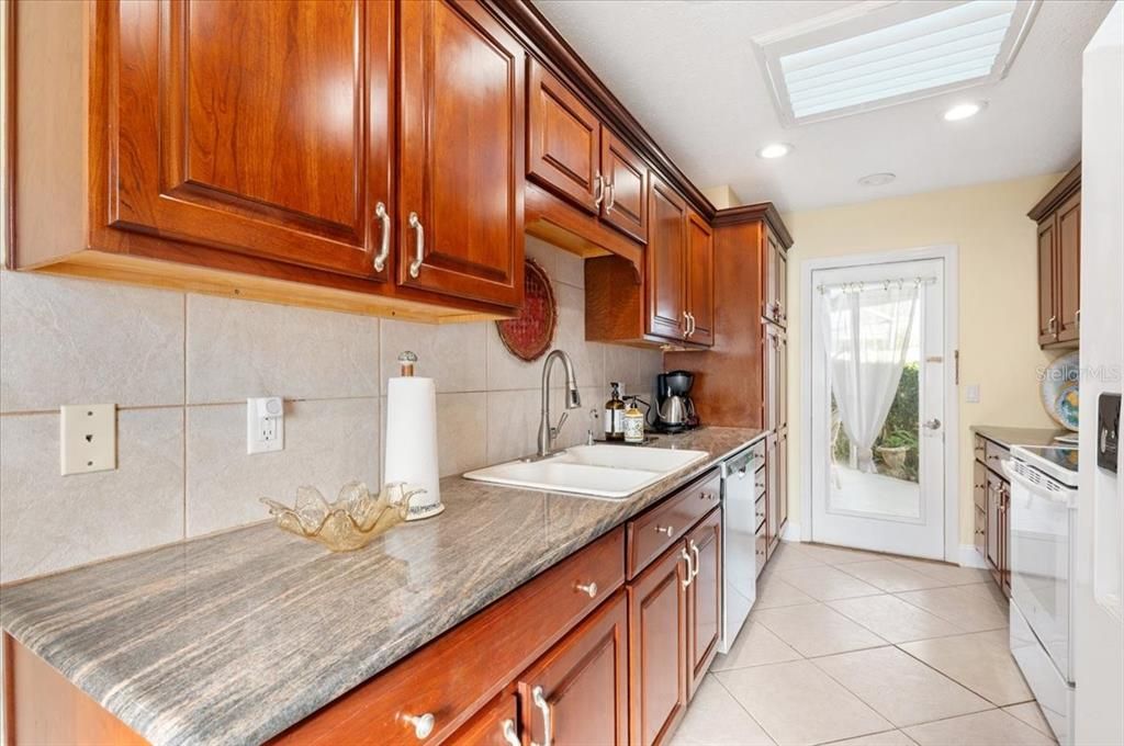 For Rent: $3,200 (2 beds, 2 baths, 1381 Square Feet)