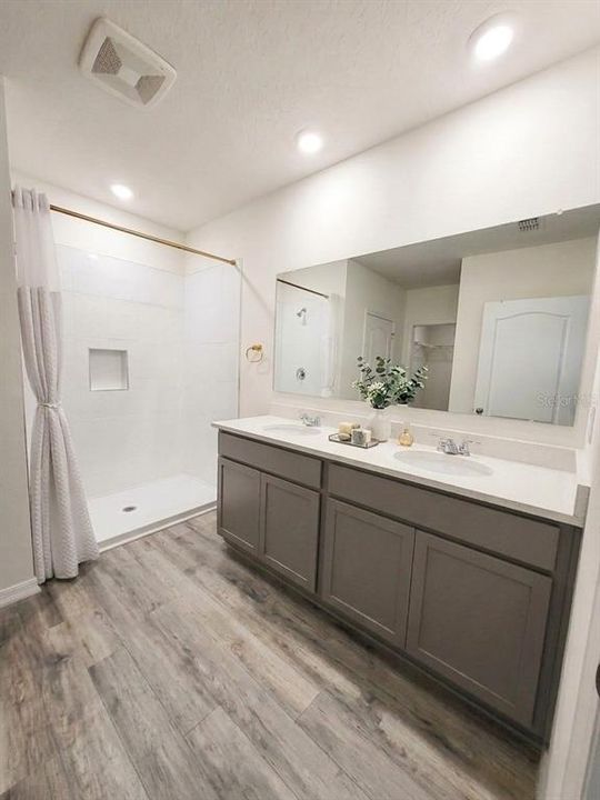 For Rent: $2,549 (4 beds, 2 baths, 1846 Square Feet)
