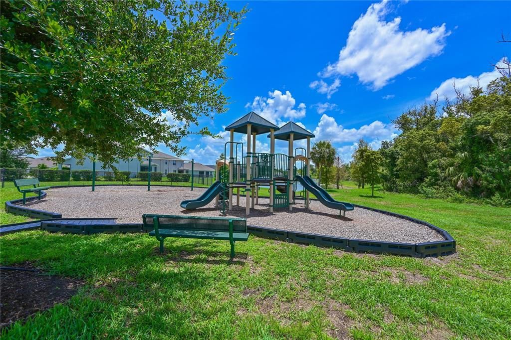 На продажу: $345,000 (4 спален, 2 ванн, 1818 Квадратных фут)