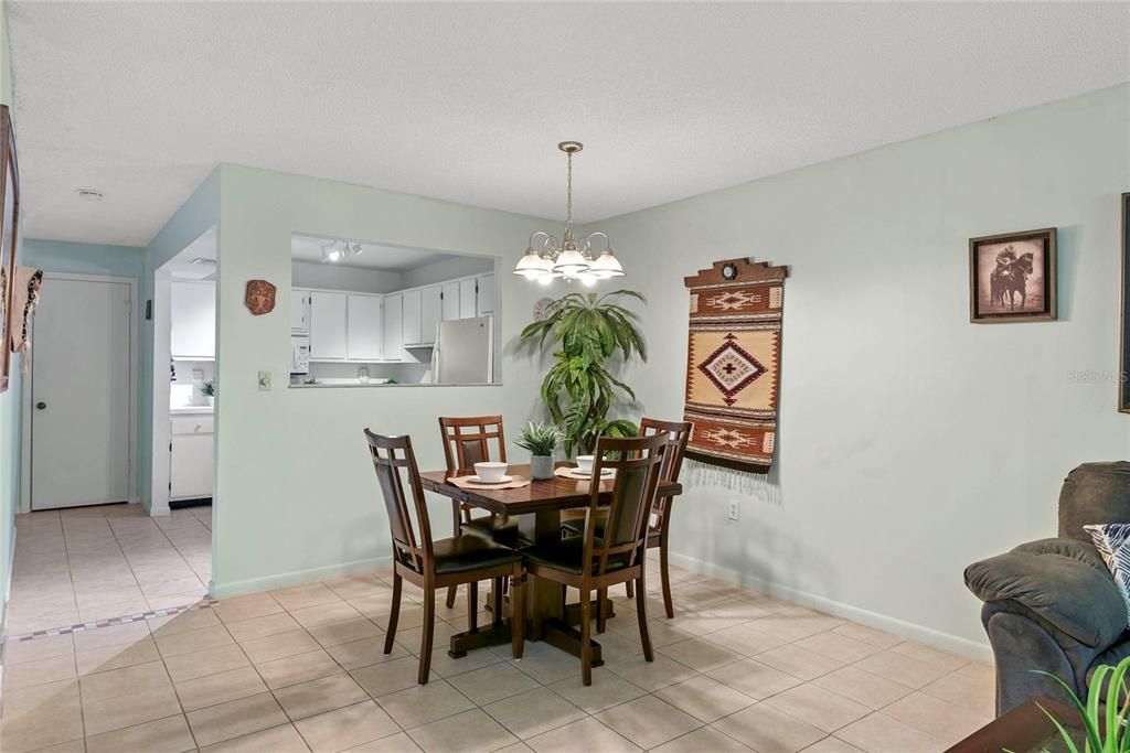 En Venta: $235,000 (3 camas, 2 baños, 1256 Pies cuadrados)