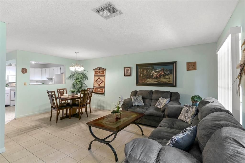 En Venta: $235,000 (3 camas, 2 baños, 1256 Pies cuadrados)