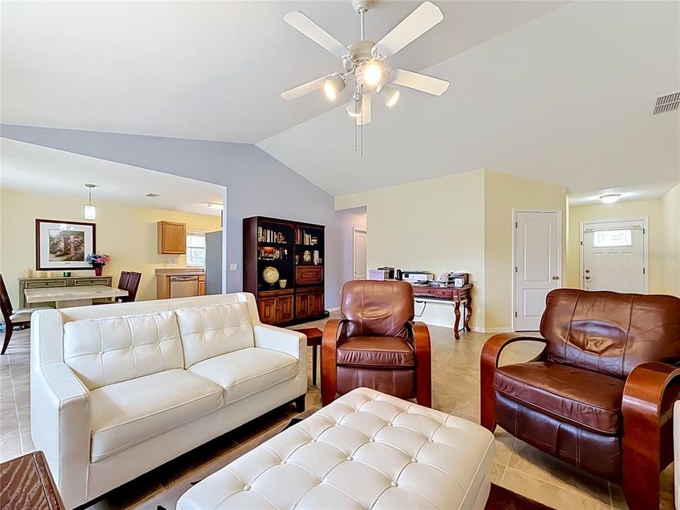 For Sale: $339,900 (3 beds, 2 baths, 1610 Square Feet)