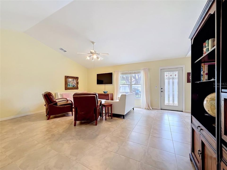 For Sale: $339,900 (3 beds, 2 baths, 1610 Square Feet)