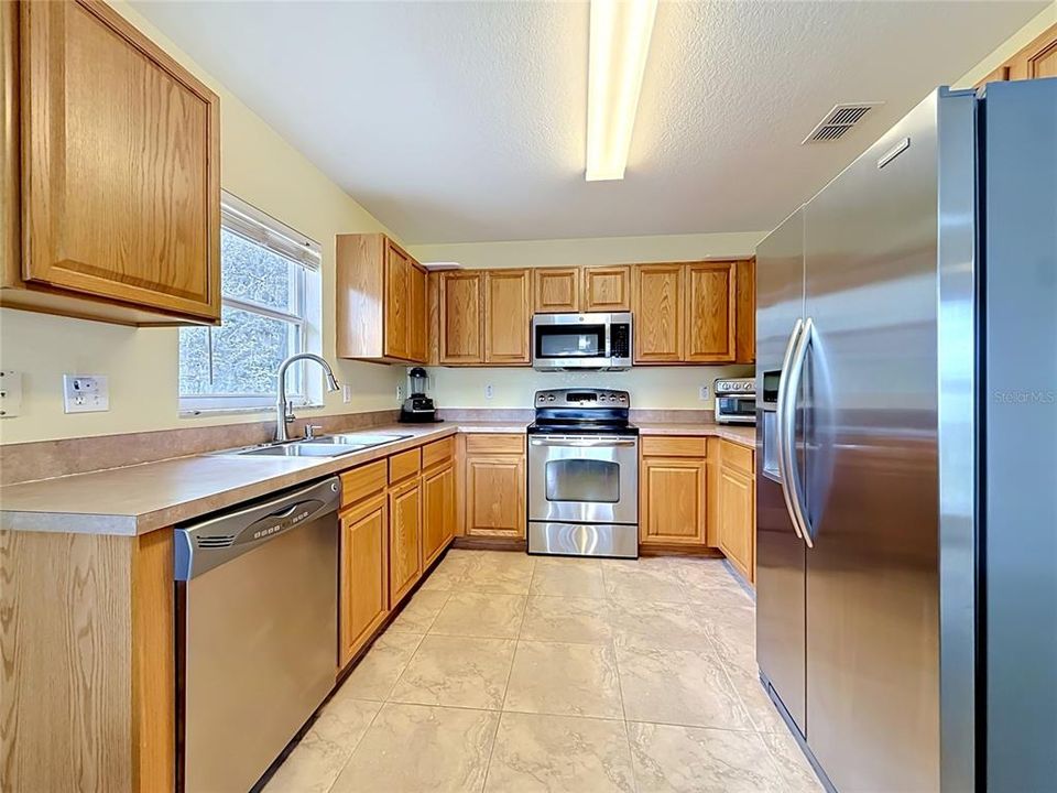 For Sale: $339,900 (3 beds, 2 baths, 1610 Square Feet)