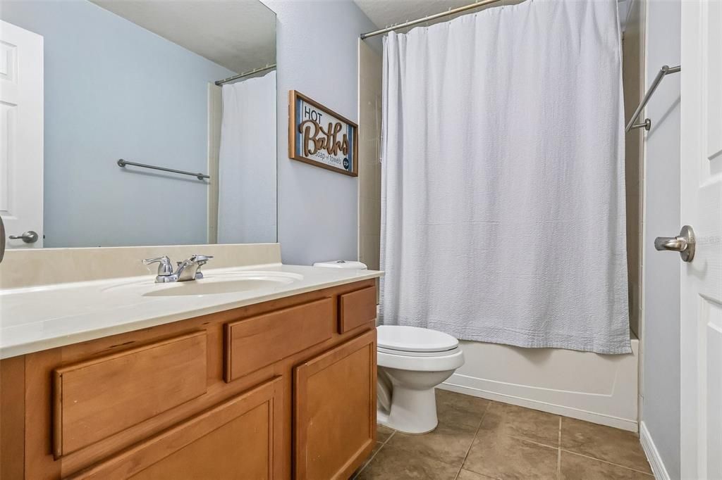 For Sale: $550,000 (3 beds, 2 baths, 1984 Square Feet)