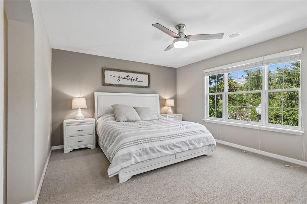 For Sale: $550,000 (3 beds, 2 baths, 1984 Square Feet)