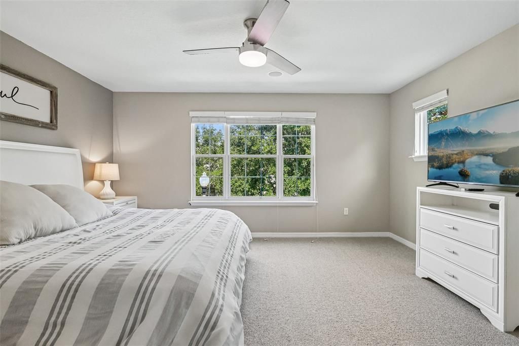 For Sale: $550,000 (3 beds, 2 baths, 1984 Square Feet)