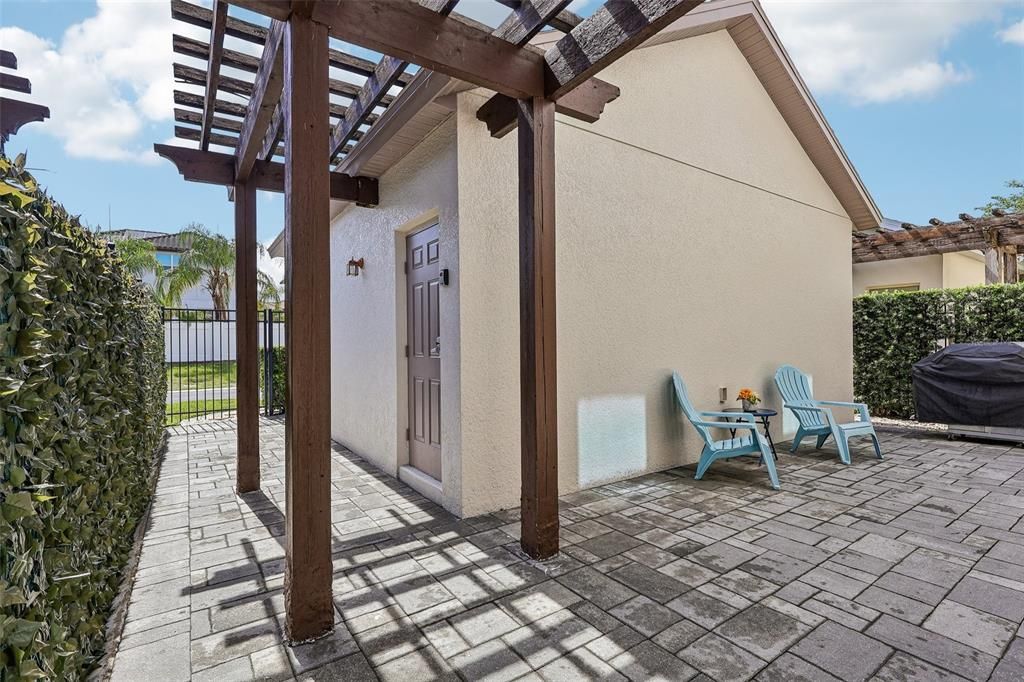 For Sale: $550,000 (3 beds, 2 baths, 1984 Square Feet)