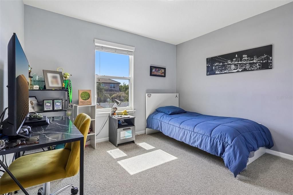 For Sale: $550,000 (3 beds, 2 baths, 1984 Square Feet)