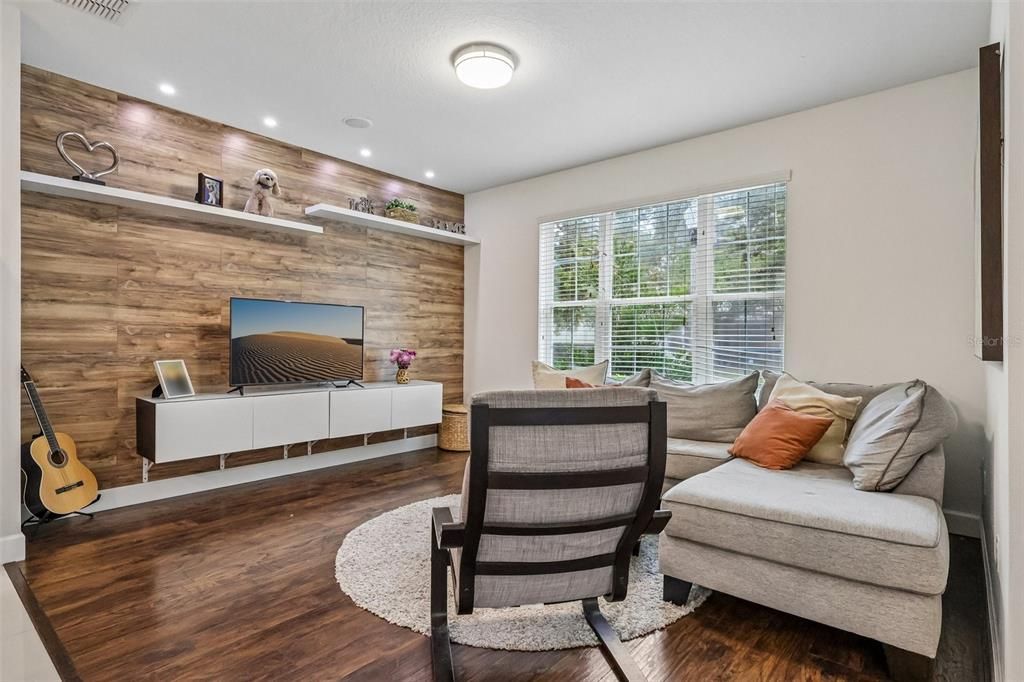 For Sale: $550,000 (3 beds, 2 baths, 1984 Square Feet)