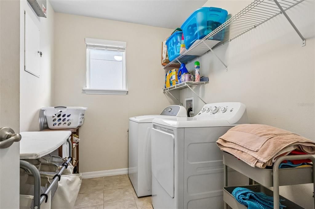 For Sale: $550,000 (3 beds, 2 baths, 1984 Square Feet)