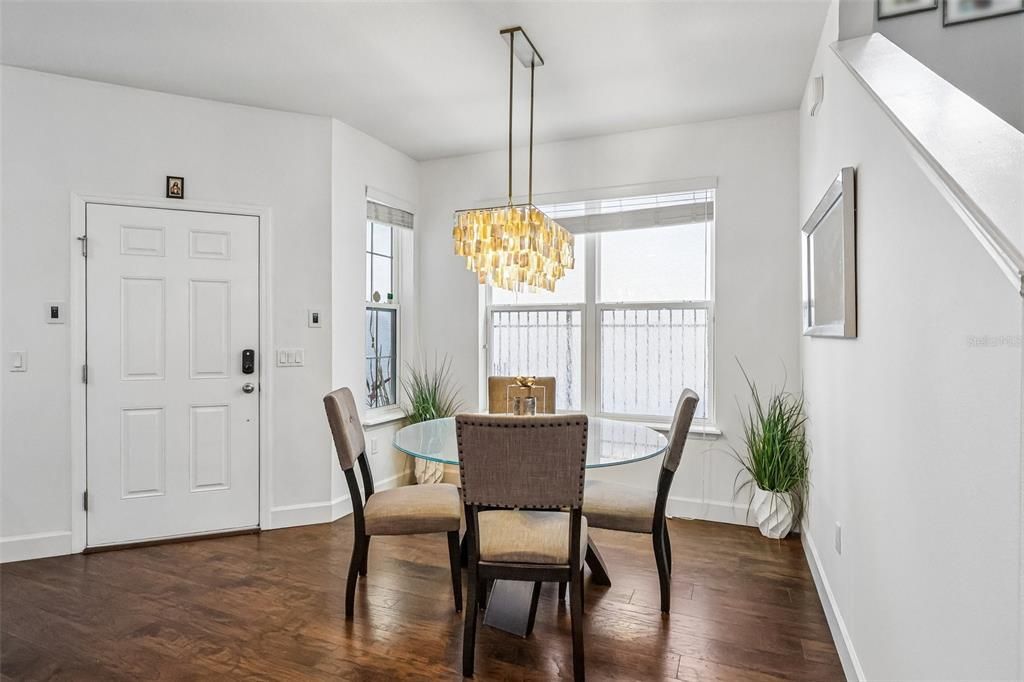For Sale: $550,000 (3 beds, 2 baths, 1984 Square Feet)