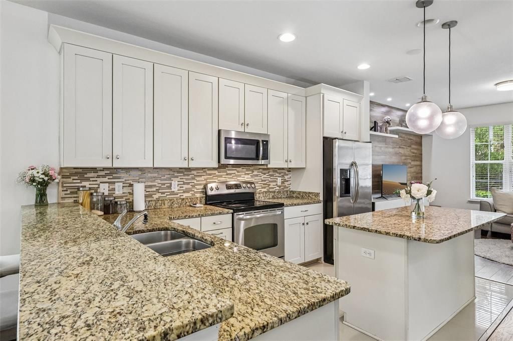For Sale: $550,000 (3 beds, 2 baths, 1984 Square Feet)