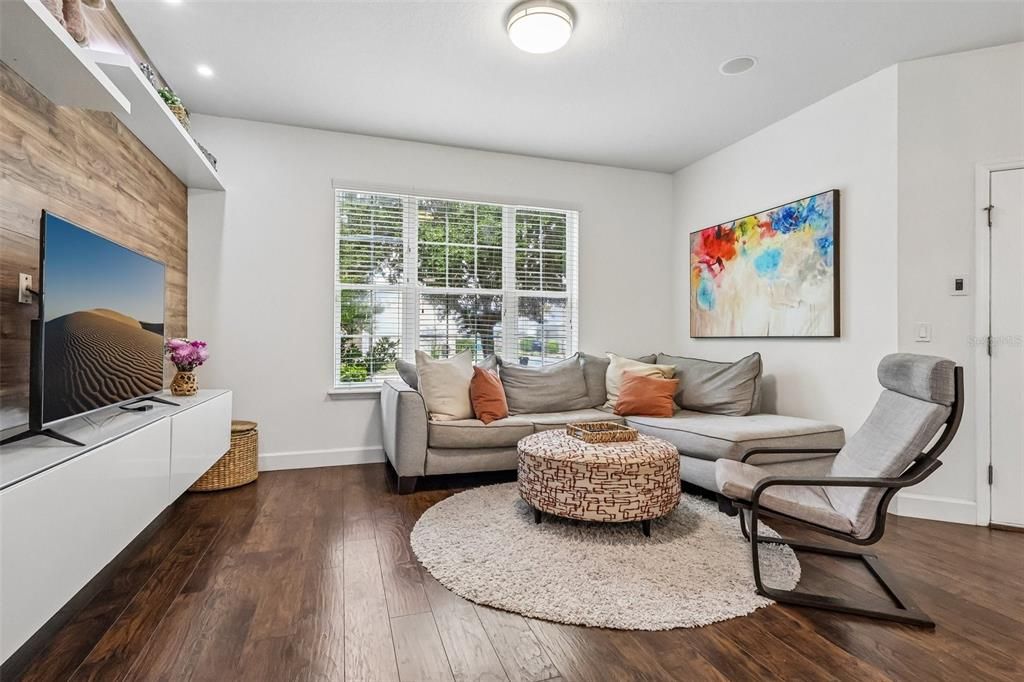For Sale: $550,000 (3 beds, 2 baths, 1984 Square Feet)