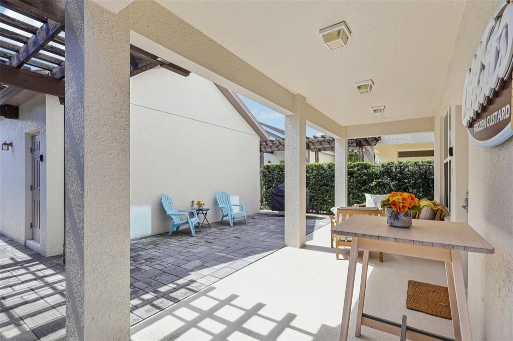 For Sale: $550,000 (3 beds, 2 baths, 1984 Square Feet)