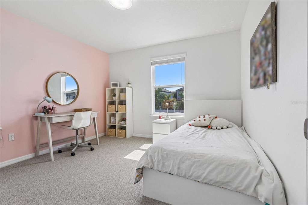 For Sale: $550,000 (3 beds, 2 baths, 1984 Square Feet)