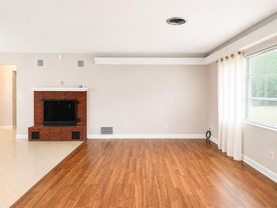 For Rent: $2,400 (3 beds, 2 baths, 2224 Square Feet)